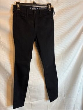 NWT Hollister high-rise super skinny black jeans in a size 2 regular.